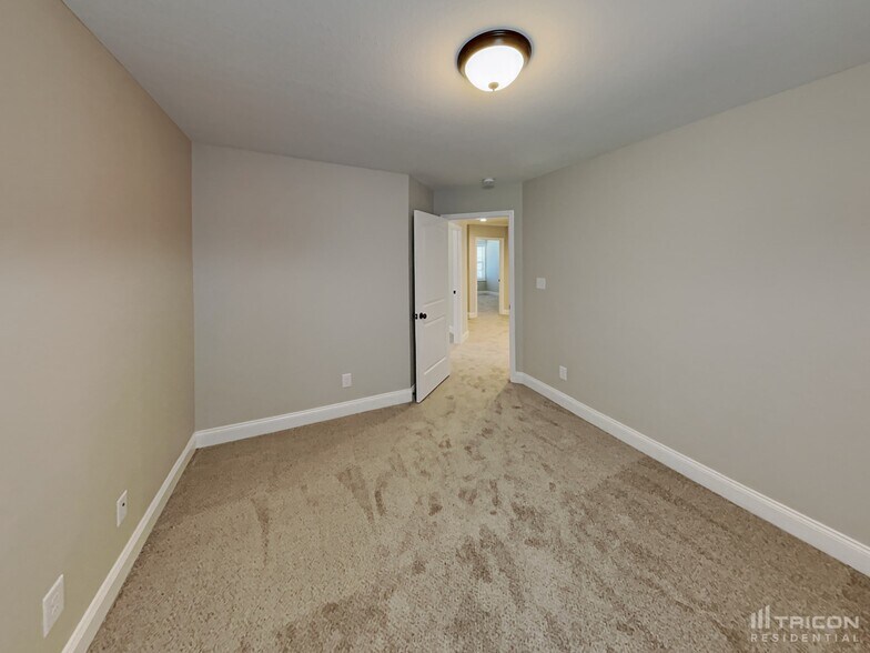 Building Photo - 714 Banister Dr