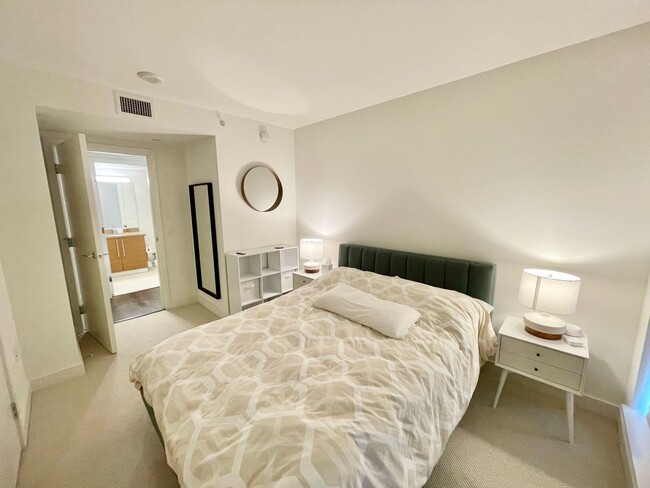 Building Photo - Luxurious Condo at Madrone w/Bay, City Views, Balcony, Pool, Parking, Storage -FULLY FURNISHED OP...