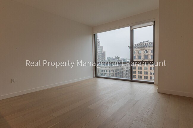 Building Photo - 400 S Broadway