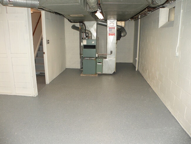 Building Photo - 3 Bed - 2 Full Bath Cape Cod for Rent in E...