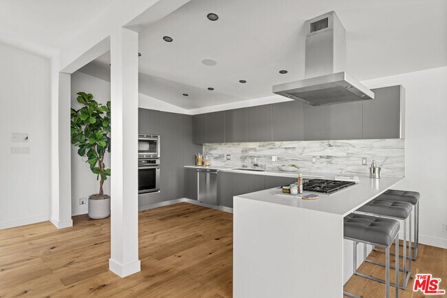 Building Photo - 7470 Woodrow Wilson Dr