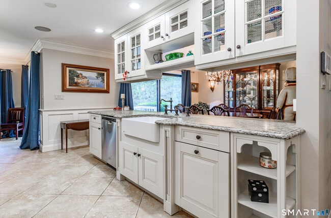 Building Photo - 2 Bramble Bush