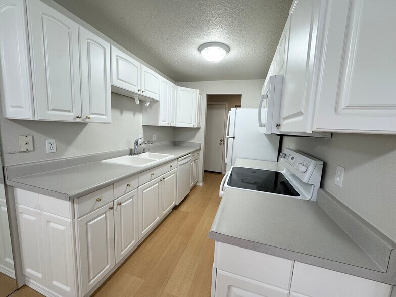 Building Photo - 15705 NE 18th St