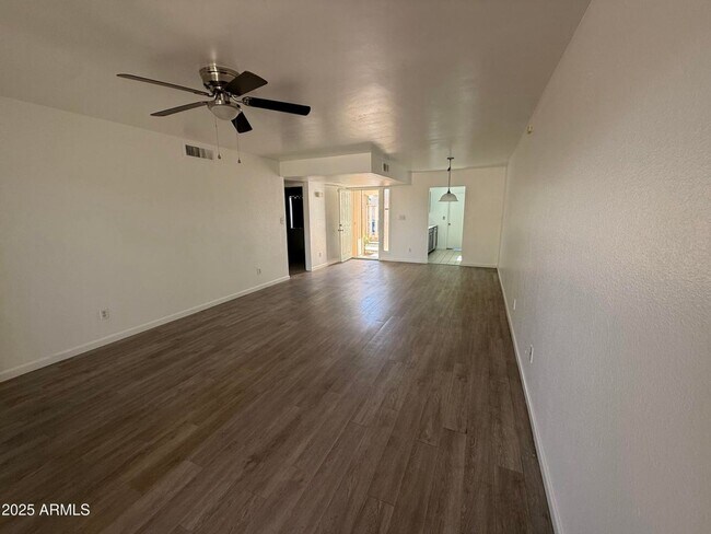Building Photo - 2 bed, 1 bath Tempe Townhome