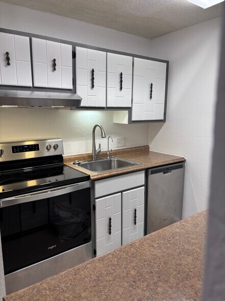 Building Photo - 3250 Oneal Cir