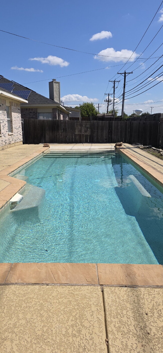 Primary Photo - Beautifully Updated Arlington Home with Po...