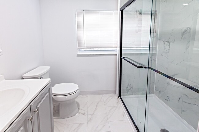 Building Photo - 5 bedroom, 2.5 bath home in Claymont