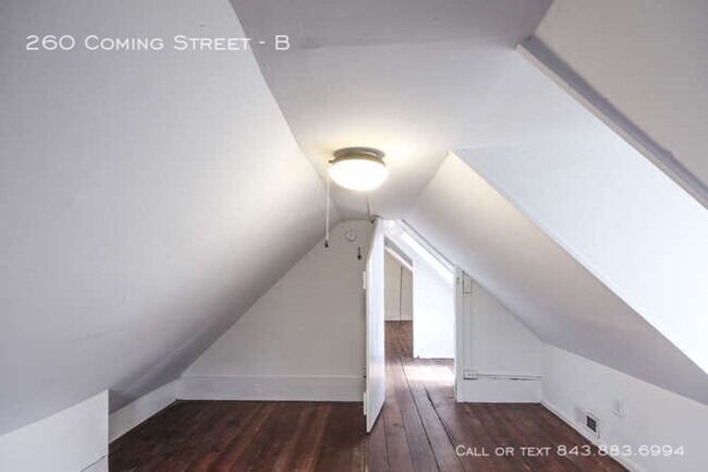 Building Photo - 260 Coming St