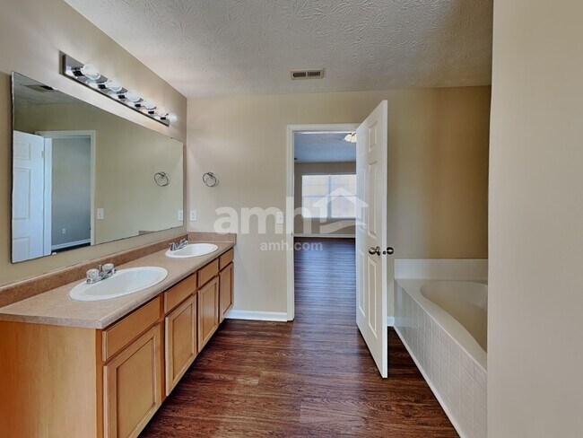 Building Photo - 16698 Maraschino Dr