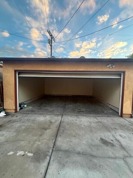 Building Photo - 160 W 52nd St