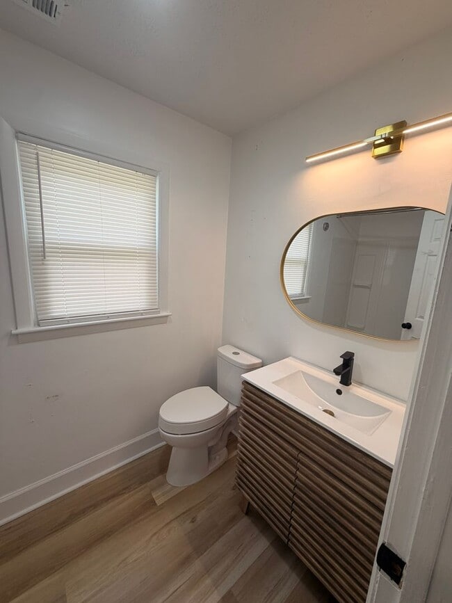 Building Photo - 139 Ingleside Dr
