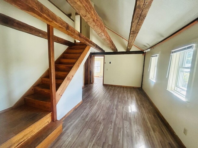 Building Photo - 156 Main St