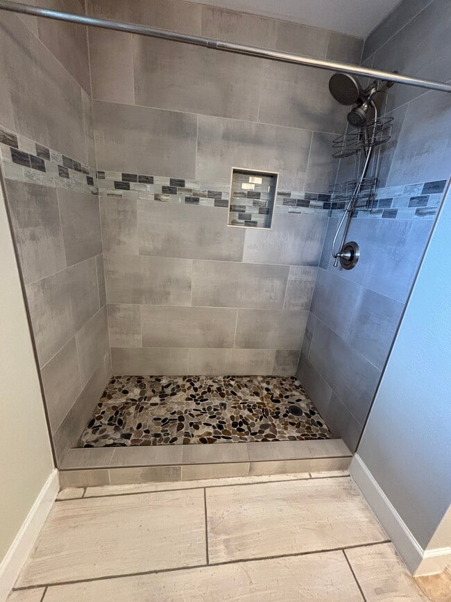 Building Photo - 1303 N Roca