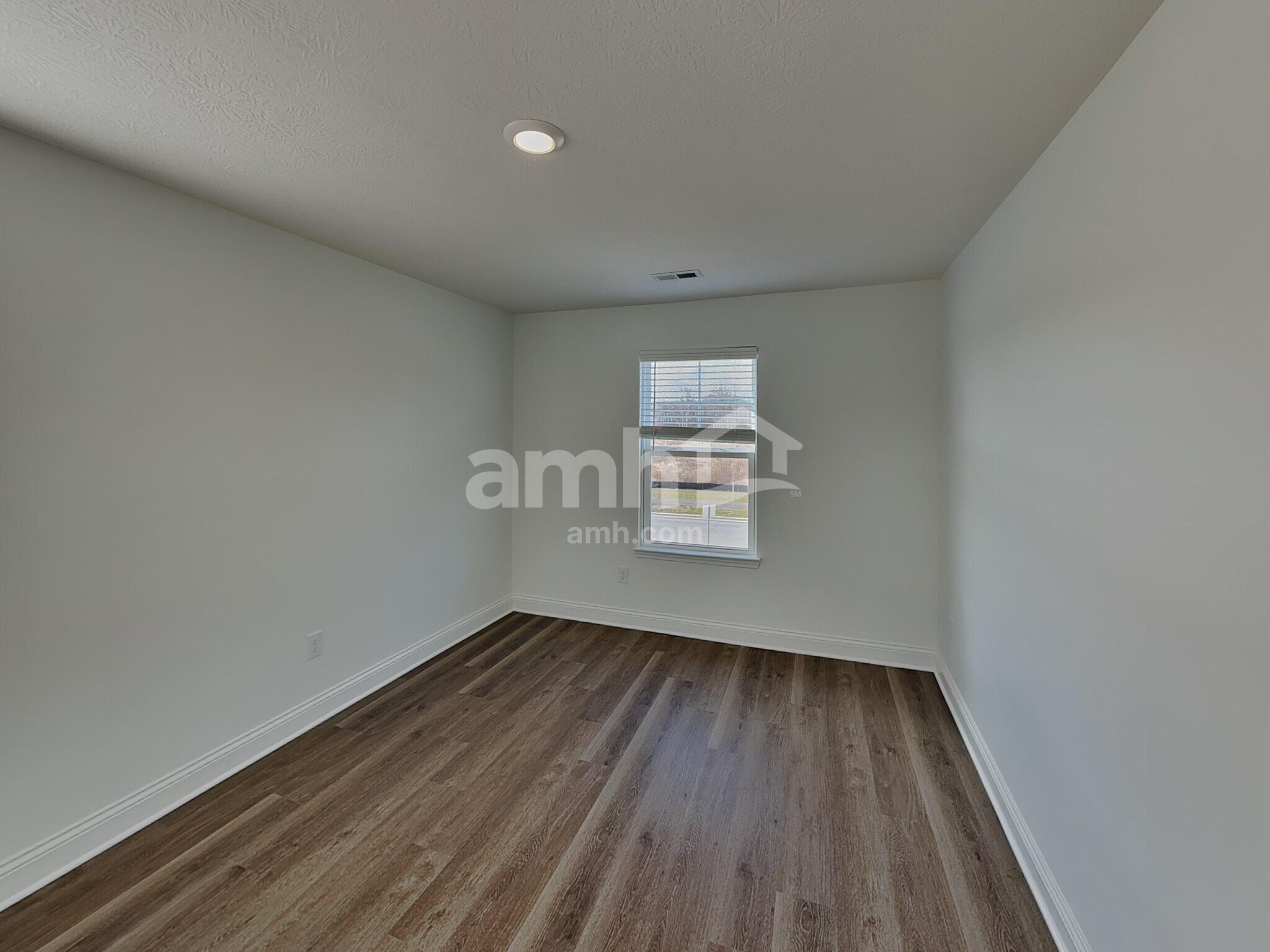 Building Photo - 1004 Heritage Blvd