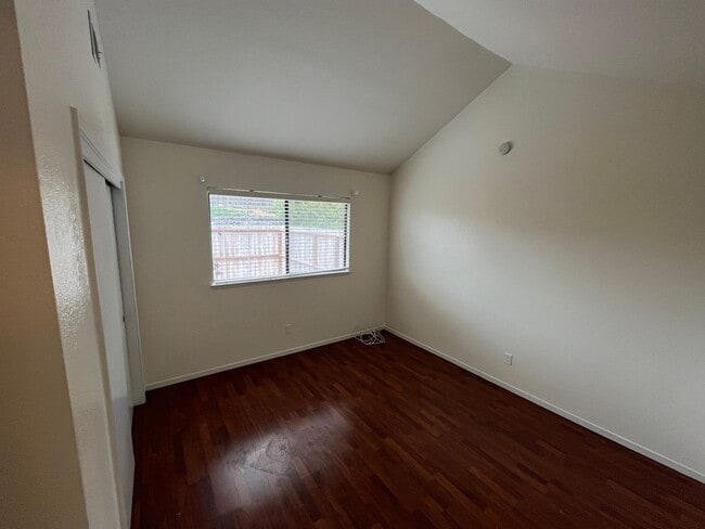 Building Photo - 408 N Center Ct