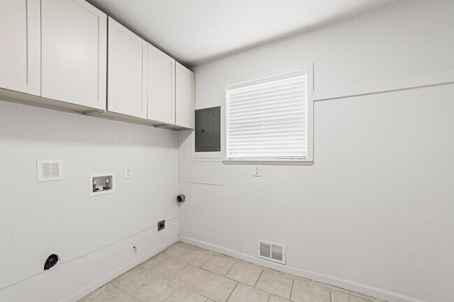 Building Photo - 1240 W Copper Ave