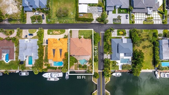 Building Photo - 552 Palm Dr