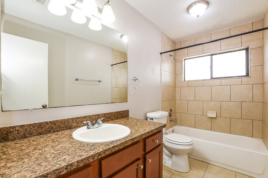 Building Photo - 534 S Sundance Dr
