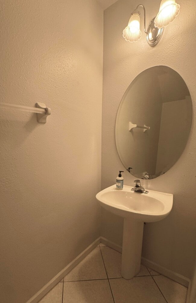 Building Photo - 8171 Bellagio Ln