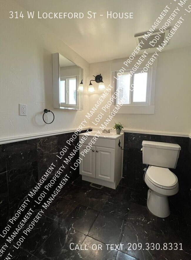 Building Photo - 314 W Lockeford St