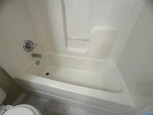 Building Photo - 1808 Oakwood Ave NE