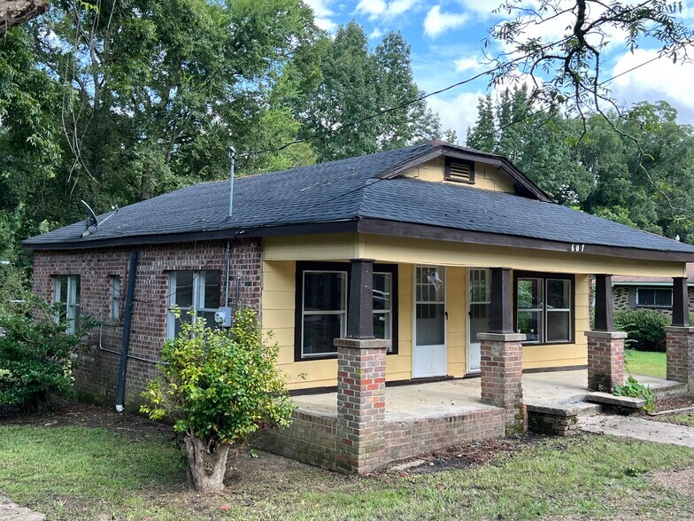 Front Side - 607 John D Shaw St