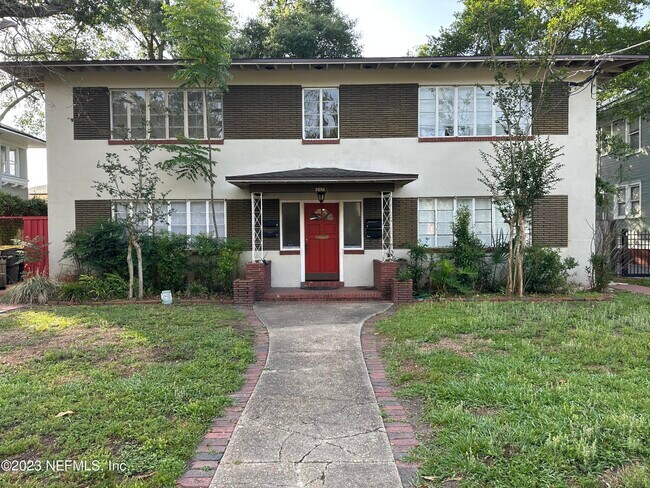 Primary Photo - 3018 Oak St