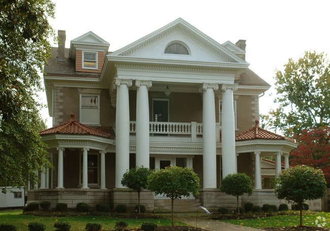 Primary Photo - 1605 Virginia St E