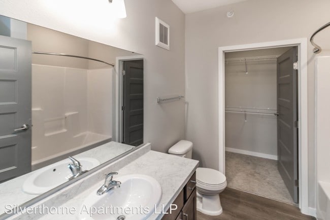 Building Photo - 2113 S Silverthorne Ave