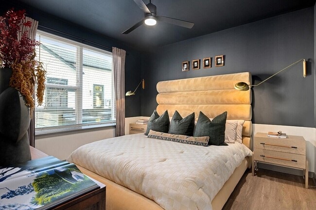 Building Photo - 3812 W Montague Ave