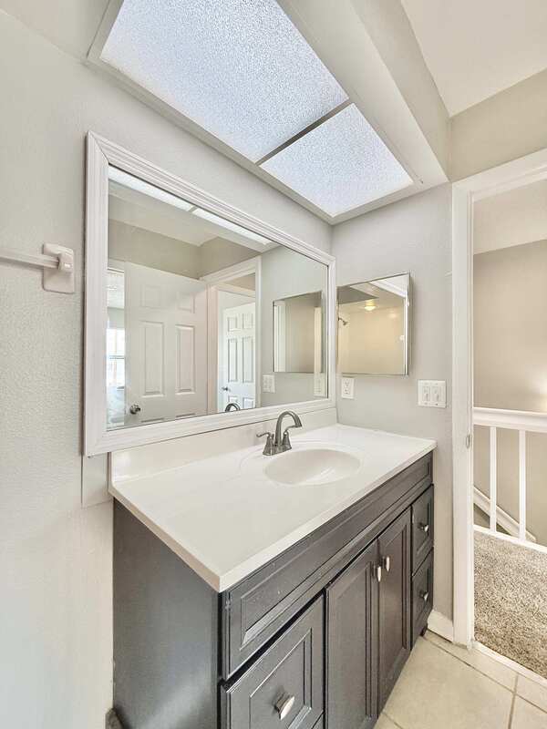 Building Photo - 2820 S Pines Dr
