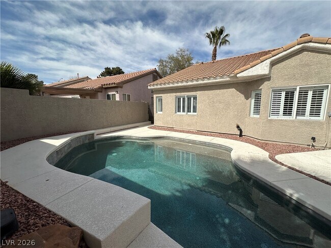 Building Photo - 9121 Canyon Magic Ave