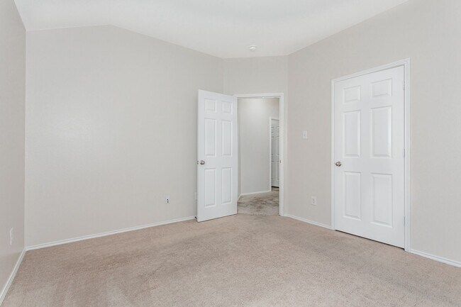 Building Photo - 4 Bedroom 2 Bath Home for Rent