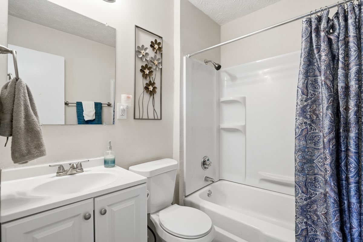 Building Photo - 405 King Arthur Ct