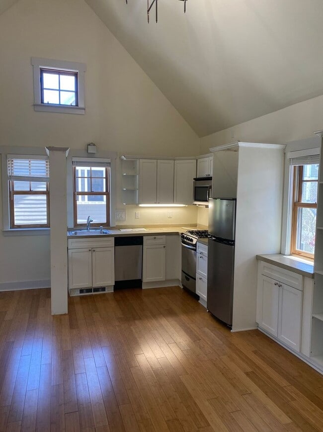 Building Photo - Studio townhouse with attached garage close to Downtown SLO