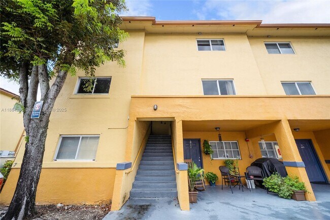 Building Photo - 8240 SW 149th Ct