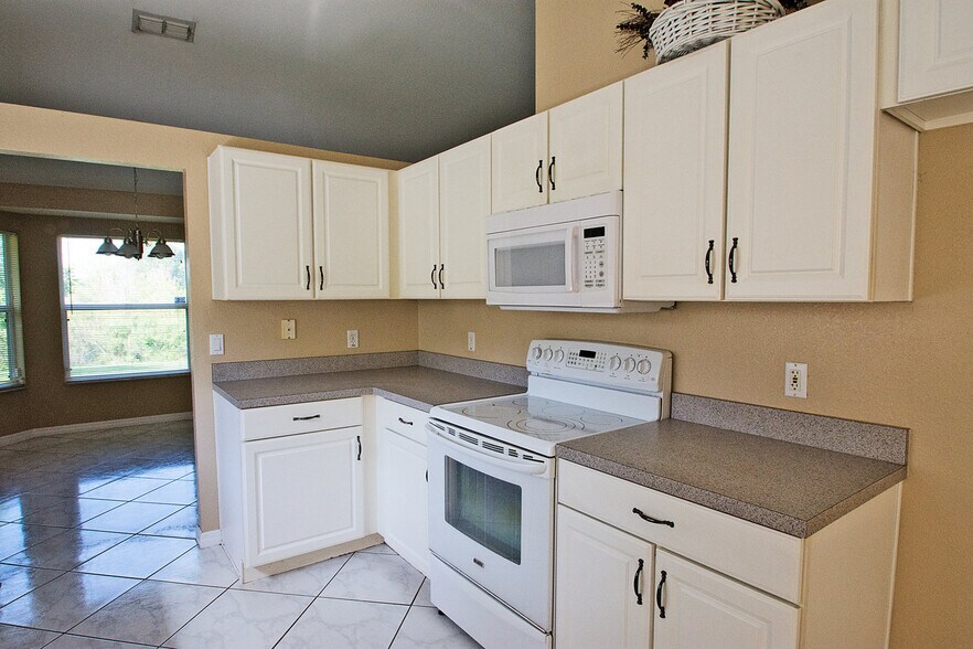 Building Photo - Wonderful 3/2 Home in the Arbor Club Community!