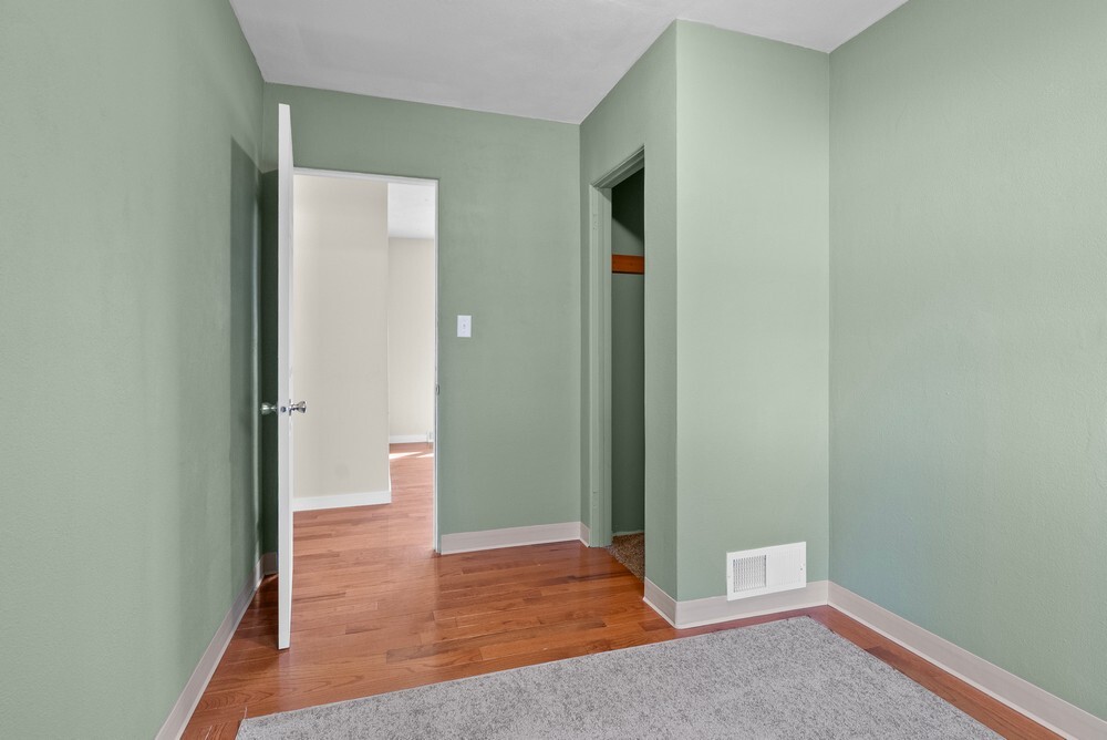 Building Photo - 3022 Cottonwood Ln