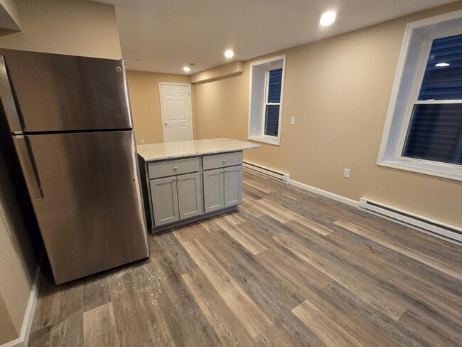 Building Photo - 123 2nd St