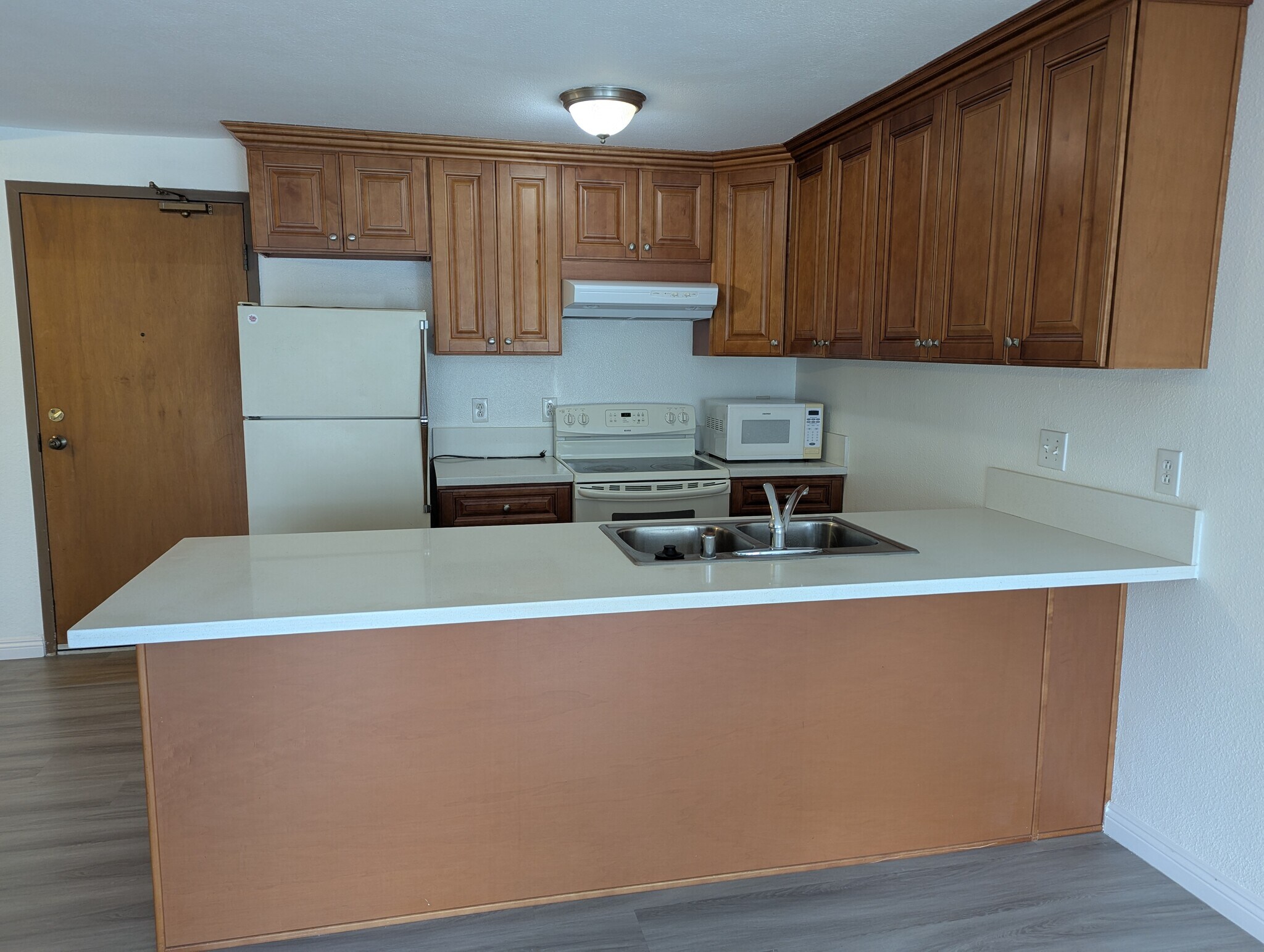 Kitchen - 8308 Regents Rd