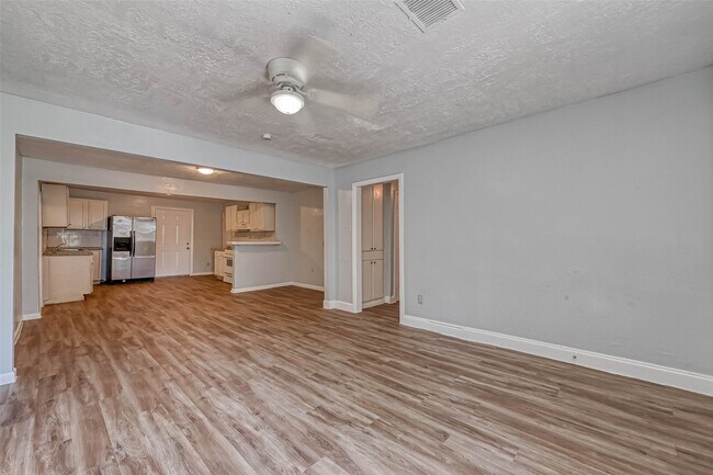 Building Photo - 10613 Buffum St