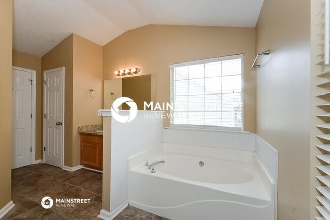 Building Photo - 1488 Buckingham Pl