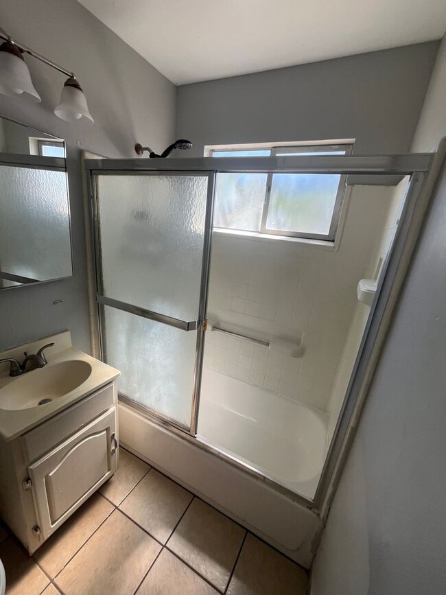 Interior Photo - 1215 A St