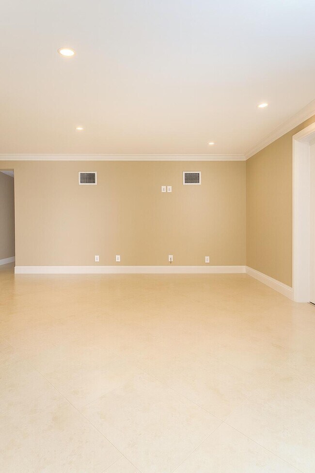 Building Photo - 1470 S Ocean Blvd