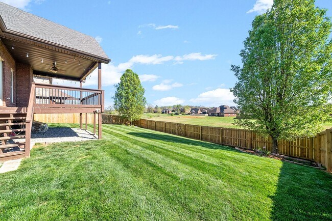 Building Photo - Three Bedroom with Bonus on Exit 8!