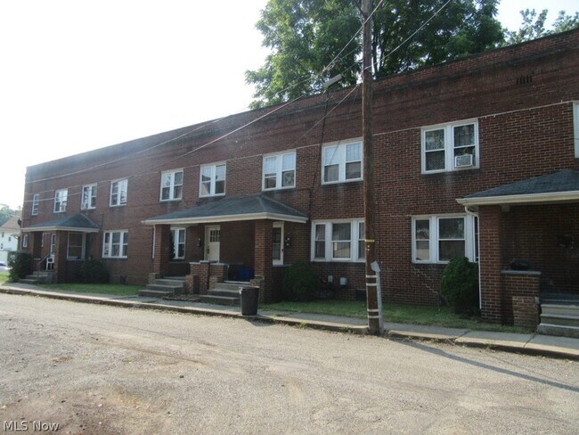 Building Photo - 525 Smith Ave NW