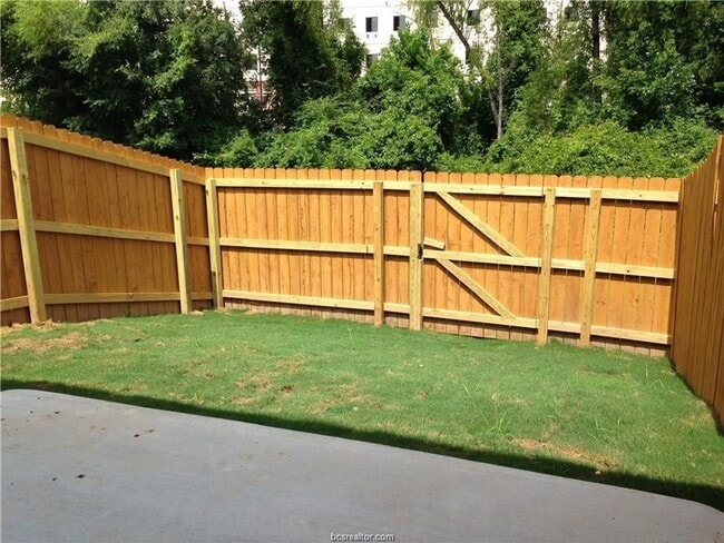 Building Photo - Spacious 2 Bed/2.5 Bath Condo in Gateway Villas!