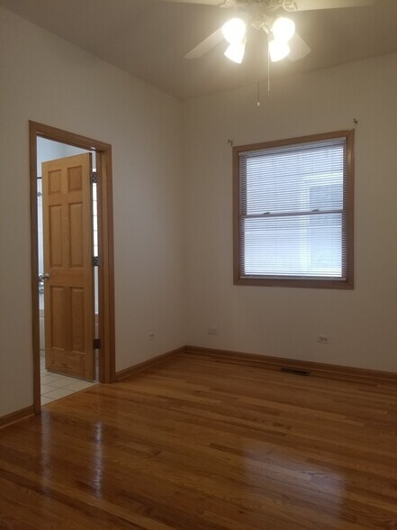 Building Photo - 1319 W Belmont Ave