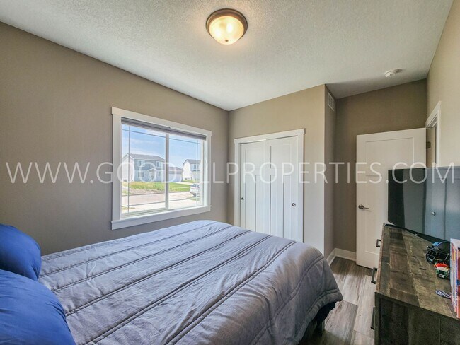 Building Photo - 4 bedroom 3 bathroom Ranch Style home with over 2500 sq feet of living space and a Finished Basement