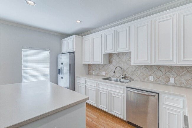 Building Photo - 30 Waugh Dr